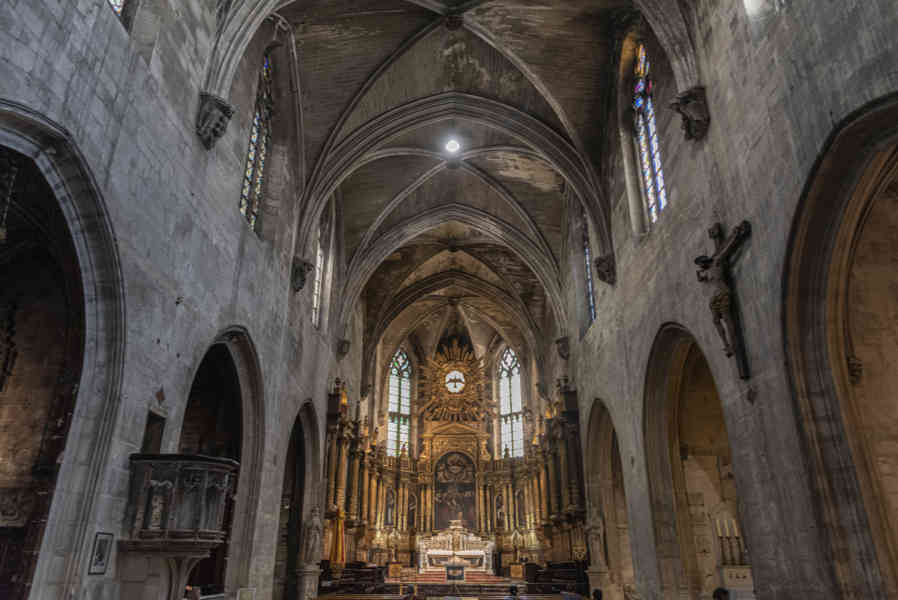 Francia - Avignon 065 - basílica de Saint-Pierre.jpg